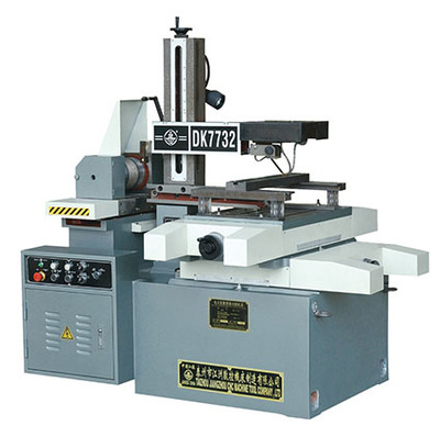 DK7732數(shù)控線(xiàn)切割機(jī)床與炮塔銑床 精密加工的雙重利器